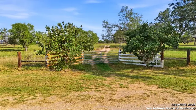 1050 County Road 1657, Moore, TX 78057 - Image #3