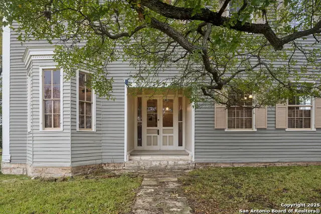 276 E Coll, New Braunfels, TX 78130 - Image #2