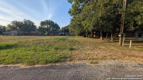 138 Fairwind Ln, McQueeney, TX 78123
