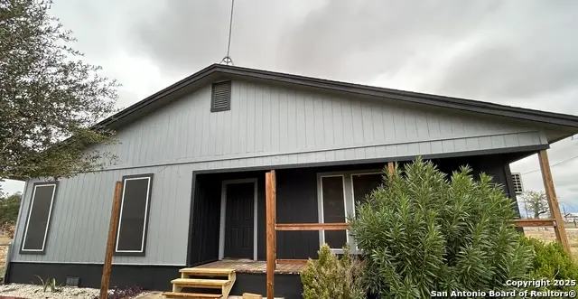 1037 County Road 7711, Devine, TX 78016 - Image #1