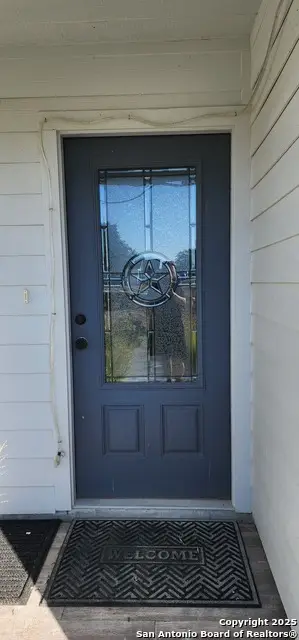 100 Lakeview Trace, Three Rivers, TX 78071