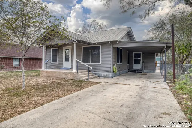 214 W Frio, Uvalde, TX 78801 - Image #3