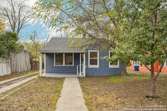 411 W Water St, Kerrville, TX 78028 - Image #2