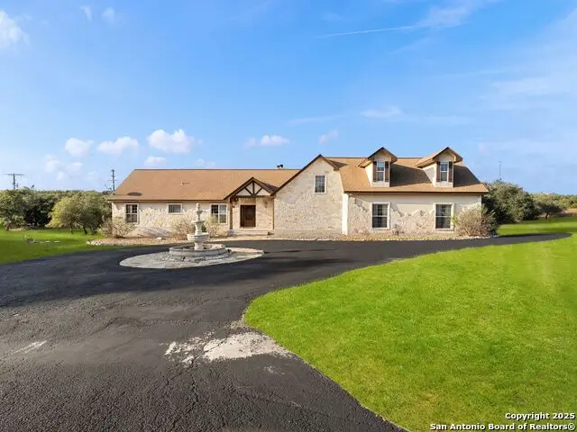 102 Oak Valley Dr, Boerne, TX 78006 - Image #1