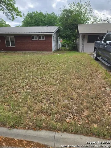 105 N Moss, Seguin, TX 78155 - Image #3