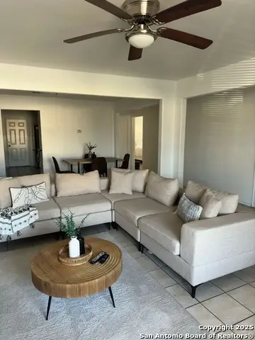 7643 Oak Chase, San Antonio, TX 78239