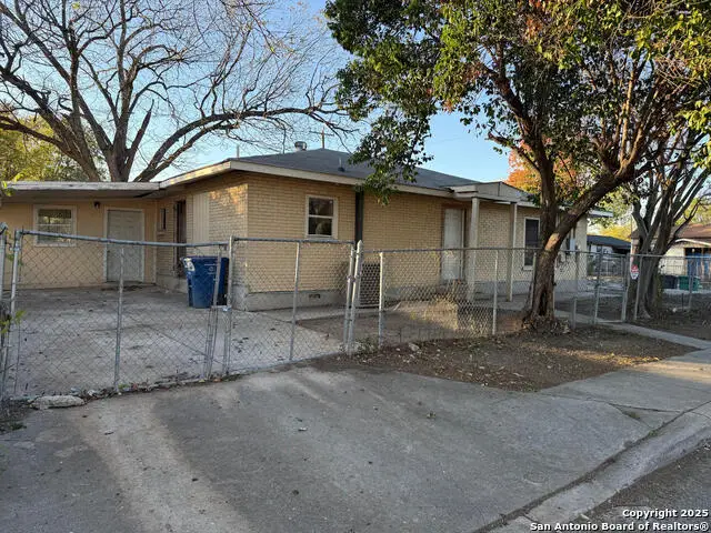 2604 Chihuahua, San Antonio, TX 78207 - Image #3
