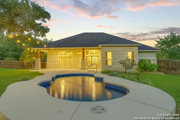 172 Bobby Lynn, Adkins, TX 78101