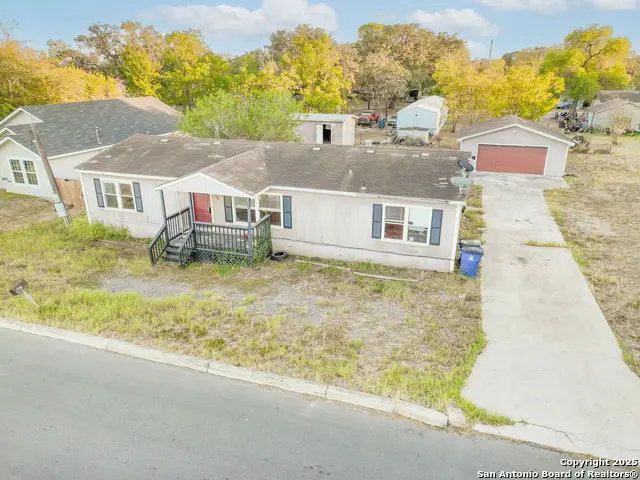 808 Uvalde St, Pleasanton, TX 78064 - Image #1