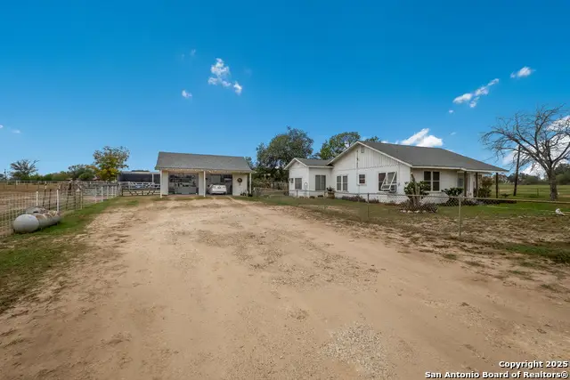 461 Highway 173 S, Devine, TX 78016 - Image #3
