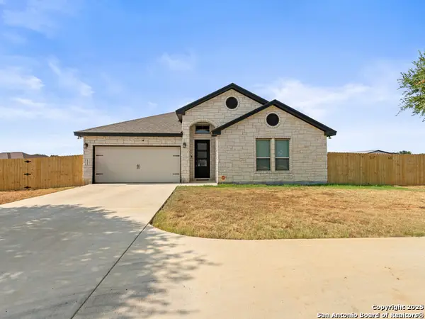 132 Medium Meadow, Lytle, TX 78052