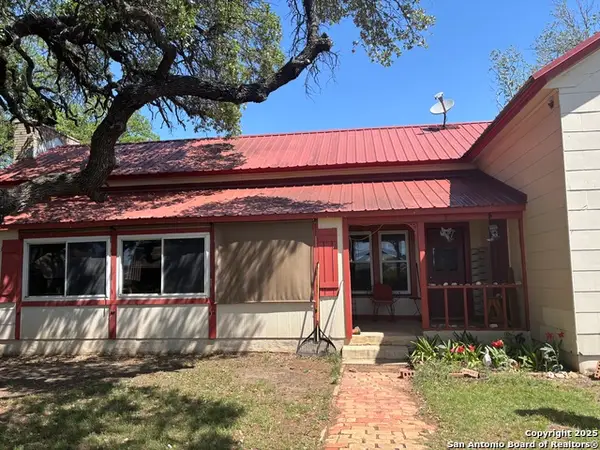 3707 S State Highway 173 N, Hondo, TX 78861