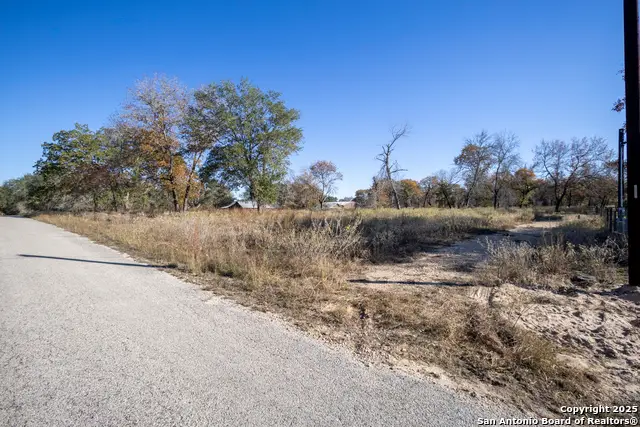 1015 Eagle Creek, Floresville, TX 78114 - Image #3