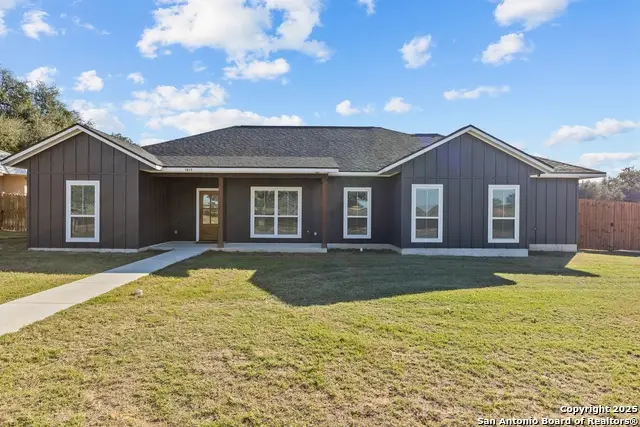 1015 Timbercrest, Pleasanton, TX 78064 - Image #1