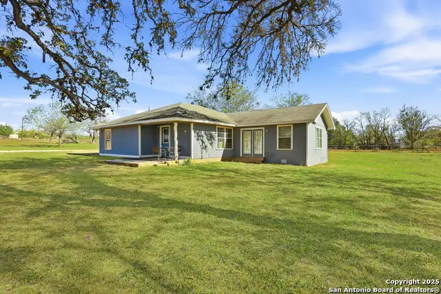 100 Meadow Lake, Seguin, TX 78155 - Image #1