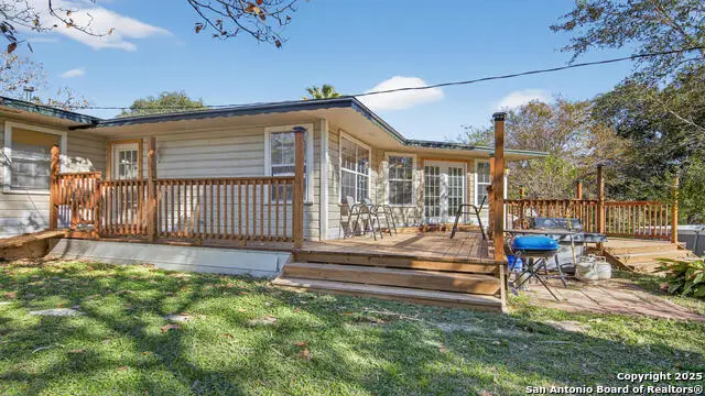 1508 E St, Floresville, TX 78114 - Image #3