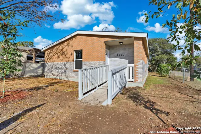 1203 Saltillo, San Antonio, TX 78207 - Image #2