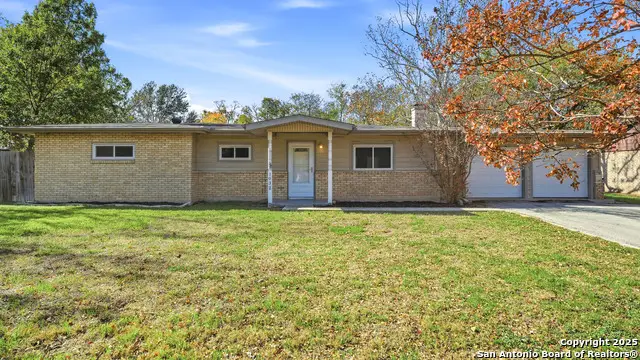 1032 S Mesquite Avenue, New Braunfels, TX 78130 - Image #1