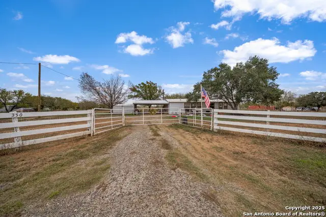 350 Parkfield, Pleasanton, TX 78064 - Image #2