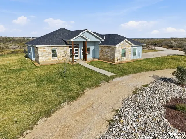 59 Greystone Hills, Uvalde, TX 78801 - Image #3