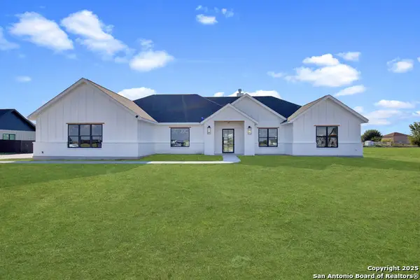 222 Double Creek Loop, Seguin, TX 78155