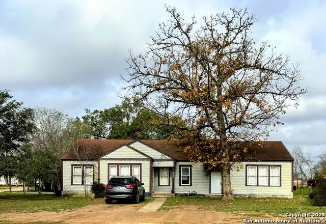 1000 E 2nd, Nixon, TX 78140 - Image #1