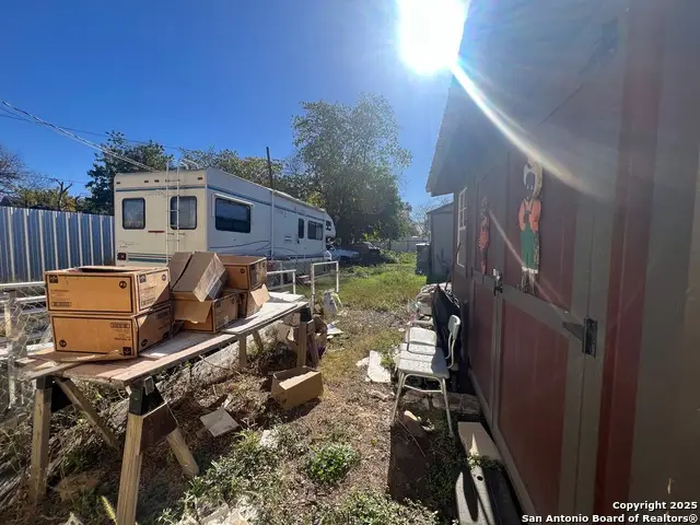 423 W Main, Uvalde, TX 78801 - Image #2