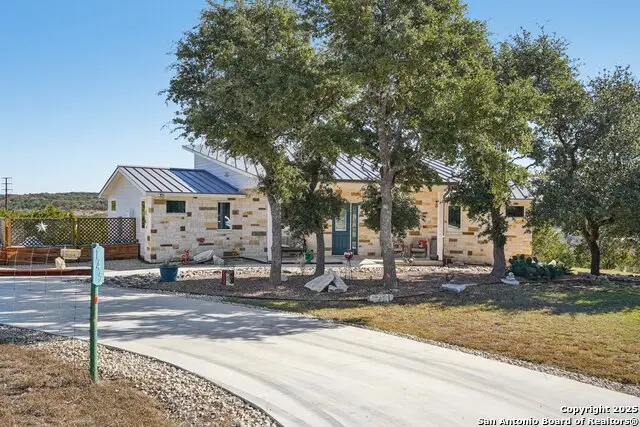 145 Longhorn Trail, Kerrville, TX 78028 - Image #1