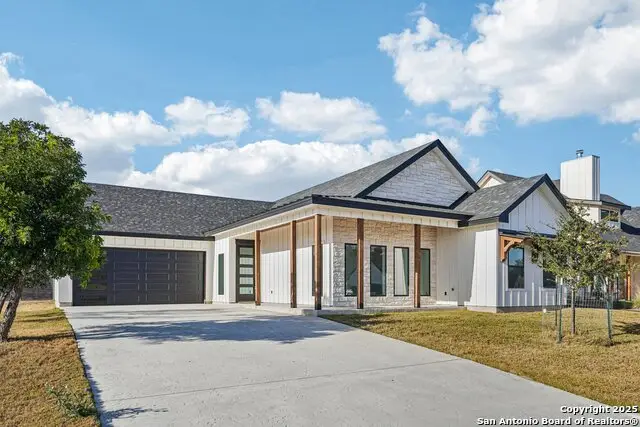 510 Conner Court, Kerrville, TX 78028 - Image #2