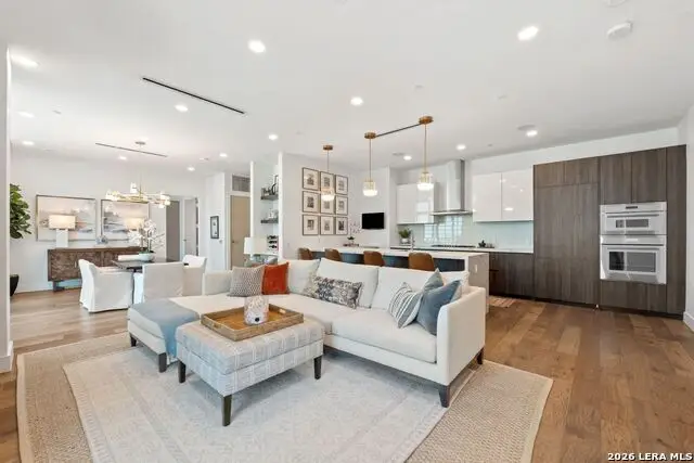 123 Lexington #APT 1410, San Antonio, TX 78205 - #1