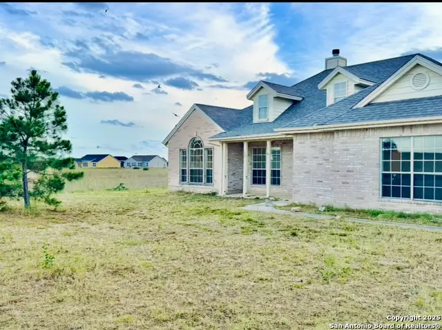 135 Muirfield, La Vernia, TX 78121 - Image #2
