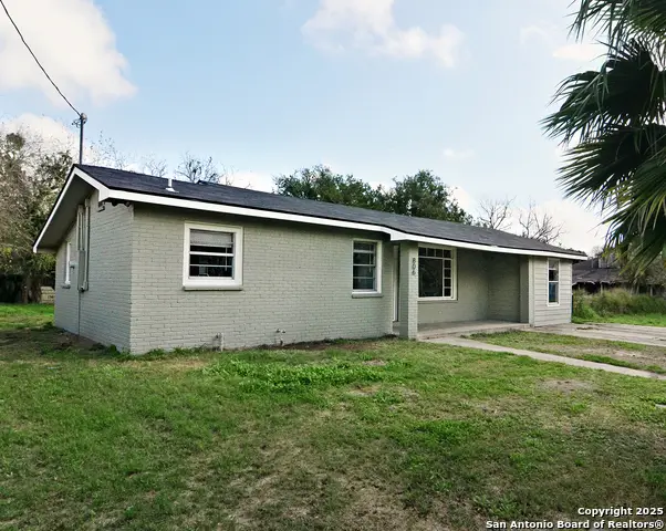 806 N Adams St., Beeville, TX 78102 - Image #1