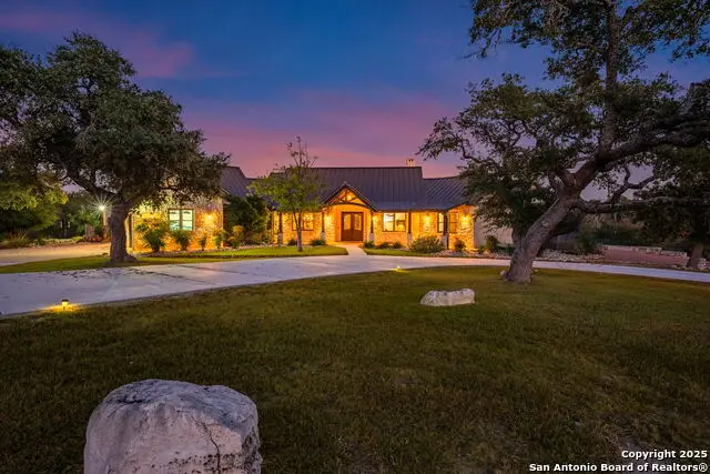 131 N Bootlegger Ln, Kerrville, TX 78028 - Image #2
