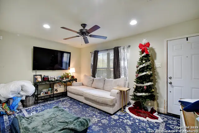 714 S Milam, Seguin, TX 78155 - Image #3