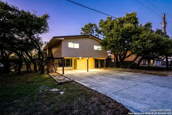 423 Carpenter Dr, Canyon Lake, TX 78133