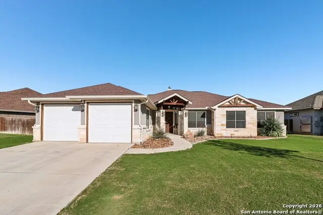 132 Fairway Dr, Floresville, TX 78114 - Image #1