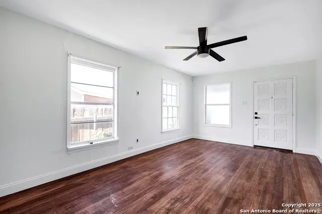 1112 Fresno, San Antonio, TX 78201 - Image #3