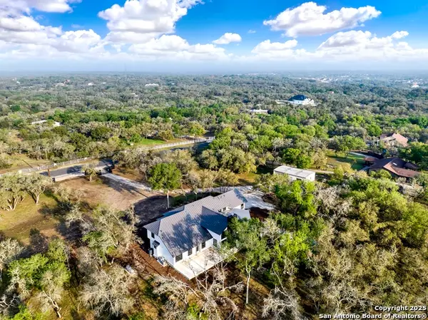 306 N Rolling Oaks Ln, San Antonio, TX 78253