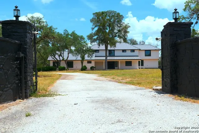 306 N Rolling Oaks Ln, San Antonio, TX 78253 - Image #2