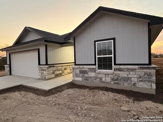 335 Cr 1643 Clearview Drive, Moore, TX 78057 - Image #2