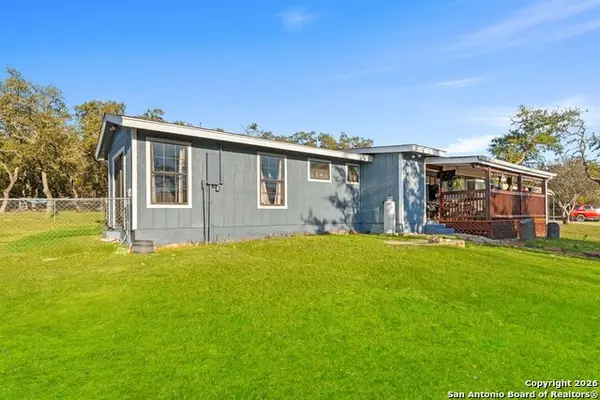 277 W Bear Springs, Pipe Creek, TX 78063