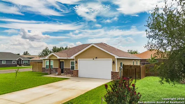 68 Sunday Ct, Uvalde, TX 78801 - Image #3