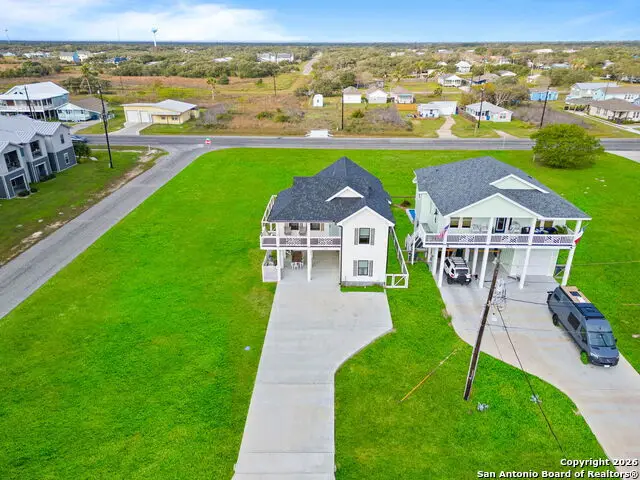 1529 S Live Oak St, Rockport, TX 78382 - Image #2