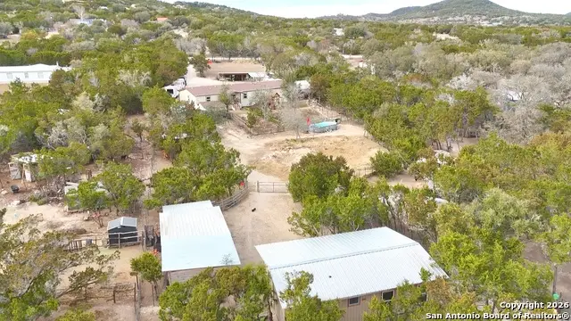 946 Frontier Ln, Bandera, TX 78003 - #2