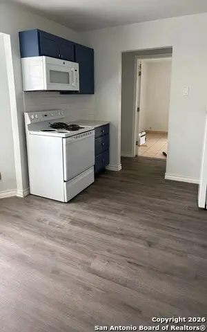 8831 Five Palms Dr, San Antonio, TX 78242 - Image #3