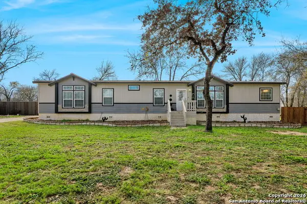 445 Savannah Ridge, Von Ormy, TX 78073