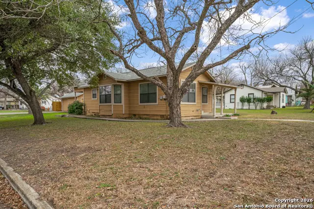 215 S Hackberry Ave, New Braunfels, TX 78130 - #3