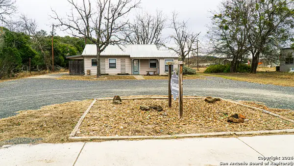 730 N Main, Utopia, TX 78884