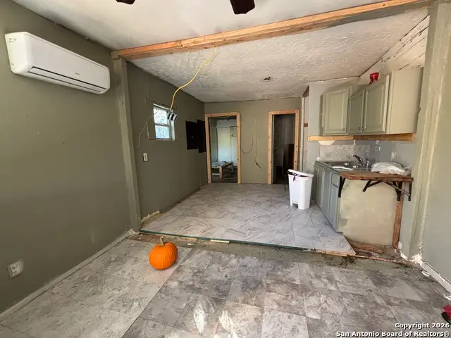 1708 Montezuma, San Antonio, TX 78207 - Image #3