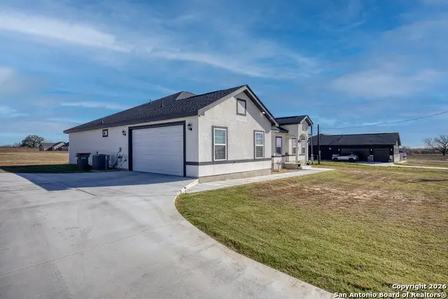 105 Hidden Cove, Floresville, TX 78114 - Image #2